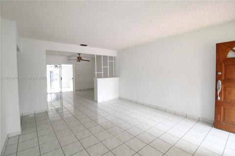 Villa ou maison à louer à Miami, Floride: 3 chambres, 169.73 m2 № 2074934 - photo 27