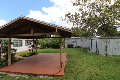 Villa ou maison à louer à Miami, Floride: 3 chambres, 169.73 m2 № 2074934 - photo 11