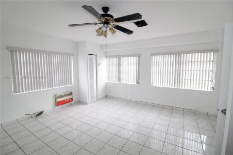 Villa ou maison à louer à Miami, Floride: 3 chambres, 169.73 m2 № 2074934 - photo 18