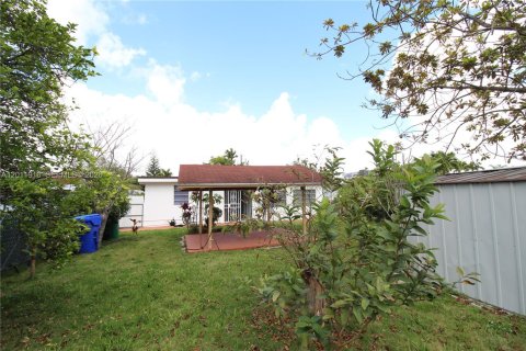 Villa ou maison à louer à Miami, Floride: 3 chambres, 169.73 m2 № 2074934 - photo 12
