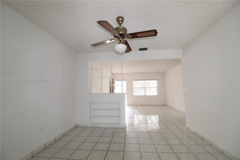 Villa ou maison à louer à Miami, Floride: 3 chambres, 169.73 m2 № 2074934 - photo 30