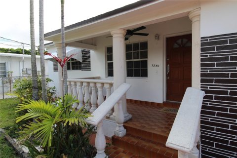 Villa ou maison à louer à Miami, Floride: 3 chambres, 169.73 m2 № 2074934 - photo 6