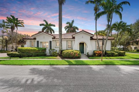 House in Palm Beach Gardens, Florida 2 bedrooms, 111.48 sq.m. № 2305388