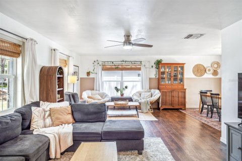 Casa en venta en Orlando, Florida, 3 dormitorios, 154.5 m2 № 1666244 - foto 3