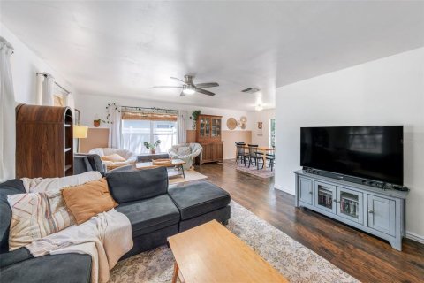 Casa en venta en Orlando, Florida, 3 dormitorios, 154.5 m2 № 1666244 - foto 2