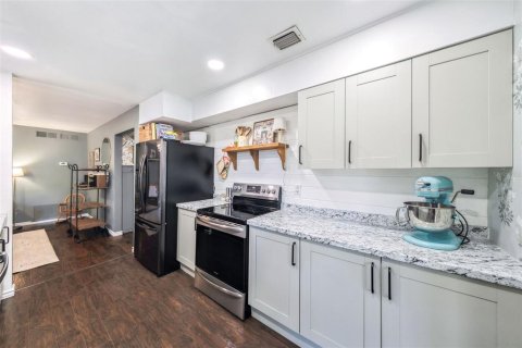 Casa en venta en Orlando, Florida, 3 dormitorios, 154.5 m2 № 1666244 - foto 11