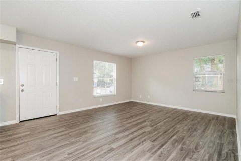 House in Tampa, Florida 4 bedrooms, 140.47 sq.m. № 1635095 - photo 4