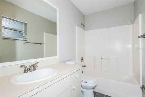 House in Tampa, Florida 4 bedrooms, 140.47 sq.m. № 1635095 - photo 15