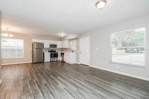 House in Tampa, Florida 4 bedrooms, 140.47 sq.m. № 1635095 - photo 5