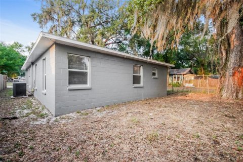 House in Tampa, Florida 4 bedrooms, 140.47 sq.m. № 1635095 - photo 16