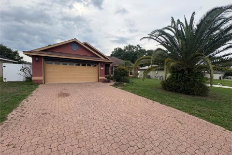 House in Leesburg, Florida 3 bedrooms, 131.55 sq.m. № 1796225 - photo 1