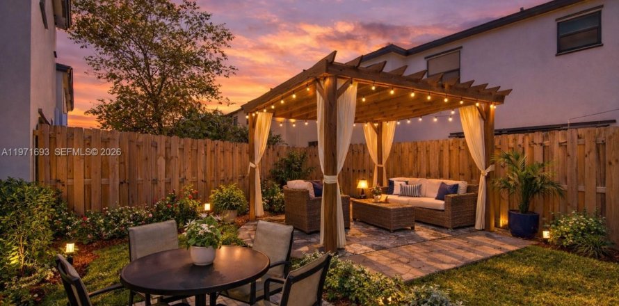 Townhouse in Homestead, Florida 3 bedrooms, 157.47 sq.m. № 2038203