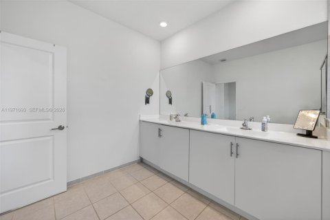 Townhouse in Homestead, Florida 3 bedrooms, 157.47 sq.m. № 2038203 - photo 28