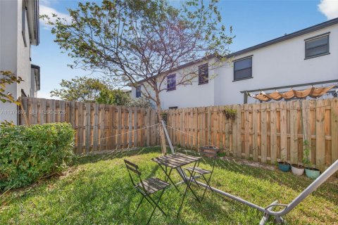 Townhouse in Homestead, Florida 3 bedrooms, 157.47 sq.m. № 2038203 - photo 11