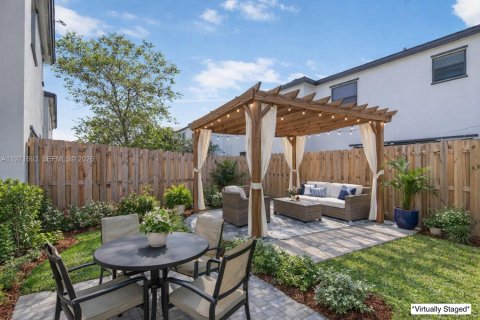 Townhouse in Homestead, Florida 3 bedrooms, 157.47 sq.m. № 2038203 - photo 10