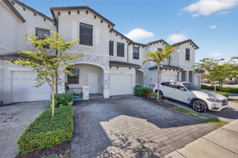 Townhouse in Homestead, Florida 3 bedrooms, 157.47 sq.m. № 2038203 - photo 14