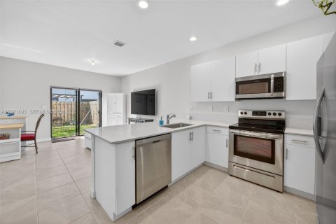 Townhouse in Homestead, Florida 3 bedrooms, 157.47 sq.m. № 2038203 - photo 17