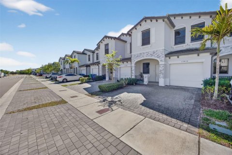 Townhouse in Homestead, Florida 3 bedrooms, 157.47 sq.m. № 2038203 - photo 12