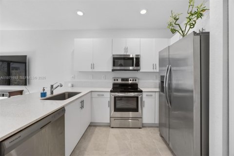 Townhouse in Homestead, Florida 3 bedrooms, 157.47 sq.m. № 2038203 - photo 16