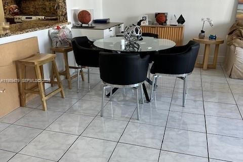 Condo in North Miami Beach, Florida, 1 bedroom  № 2051602 - photo 7