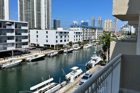 Condo in North Miami Beach, Florida, 1 bedroom  № 2051602 - photo 24
