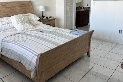Condo in North Miami Beach, Florida, 1 bedroom  № 2051602 - photo 16
