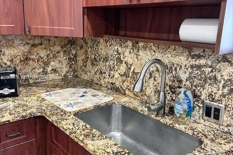 Condo in North Miami Beach, Florida, 1 bedroom  № 2051602 - photo 11