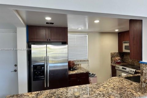 Condo in North Miami Beach, Florida, 1 bedroom  № 2051602 - photo 13