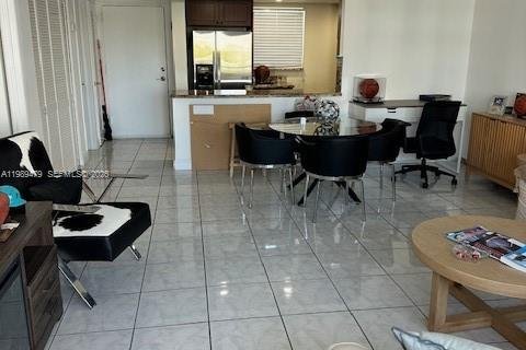 Condo in North Miami Beach, Florida, 1 bedroom  № 2051602 - photo 6