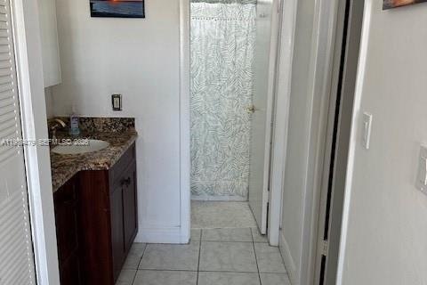 Condo in North Miami Beach, Florida, 1 bedroom  № 2051602 - photo 18