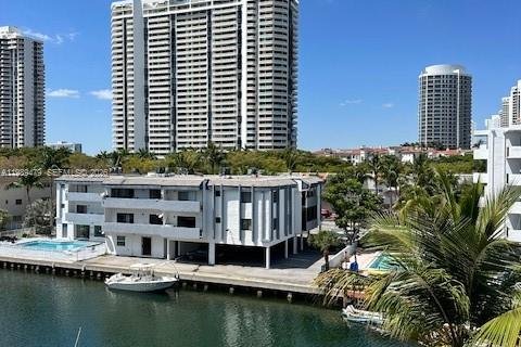 Condo in North Miami Beach, Florida, 1 bedroom  № 2051602
