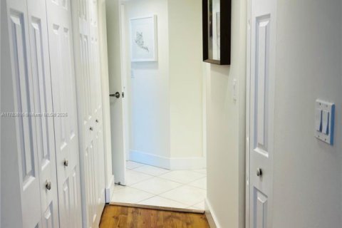Condo in Miami, Florida, 2 bedrooms  № 1705784 - photo 26