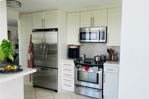 Condo in Miami, Florida, 2 bedrooms  № 1705784 - photo 20