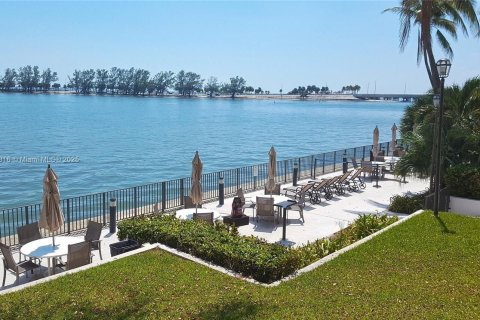 Condo in Miami, Florida, 2 bedrooms  № 1705784 - photo 8