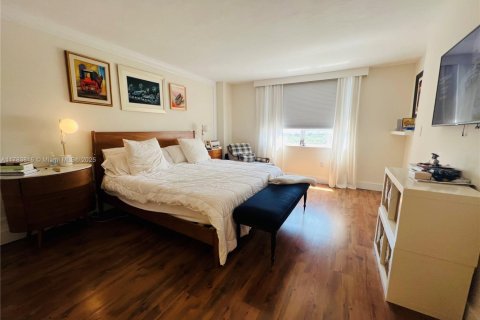 Condo in Miami, Florida, 2 bedrooms  № 1705784 - photo 22