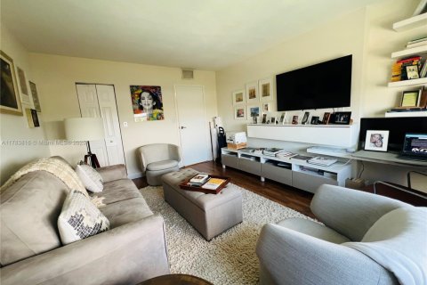 Condo in Miami, Florida, 2 bedrooms  № 1705784 - photo 28