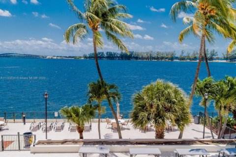 Condo in Miami, Florida, 2 bedrooms  № 1705784 - photo 7