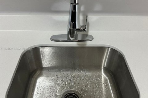 Condo in Tamarac, Florida, 2 bedrooms  № 2042109 - photo 6