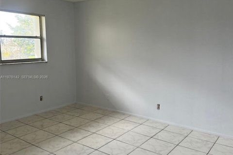 Condo in Tamarac, Florida, 2 bedrooms  № 2042109 - photo 7
