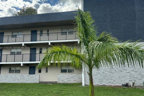 Condo in Tamarac, Florida, 2 bedrooms  № 2042109