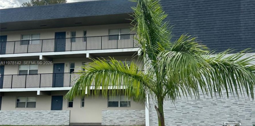 Condo in Tamarac, Florida, 2 bedrooms  № 2042109