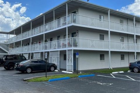 Condo in Orlando, Florida, 1 bedroom  № 1869325 - photo 2