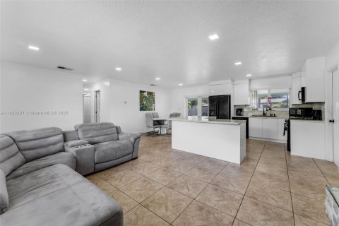 House in Homestead, Florida 3 bedrooms, 146.79 sq.m. № 1786996 - photo 7