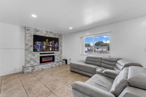 House in Homestead, Florida 3 bedrooms, 146.79 sq.m. № 1786996 - photo 6