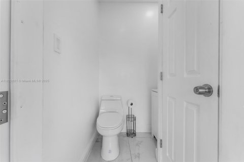 House in Homestead, Florida 3 bedrooms, 146.79 sq.m. № 1786996 - photo 17