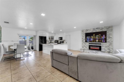 House in Homestead, Florida 3 bedrooms, 146.79 sq.m. № 1786996 - photo 4
