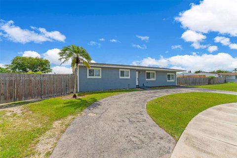House in Homestead, Florida 3 bedrooms, 146.79 sq.m. № 1786996 - photo 3