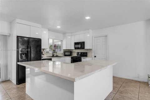 House in Homestead, Florida 3 bedrooms, 146.79 sq.m. № 1786996 - photo 5