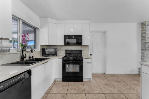 House in Homestead, Florida 3 bedrooms, 146.79 sq.m. № 1786996 - photo 9