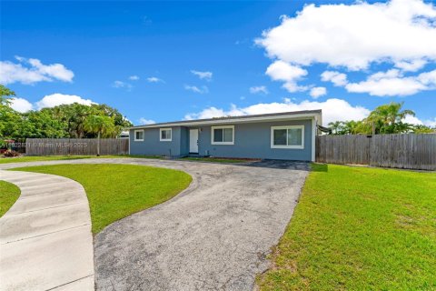 House in Homestead, Florida 3 bedrooms, 146.79 sq.m. № 1786996 - photo 2